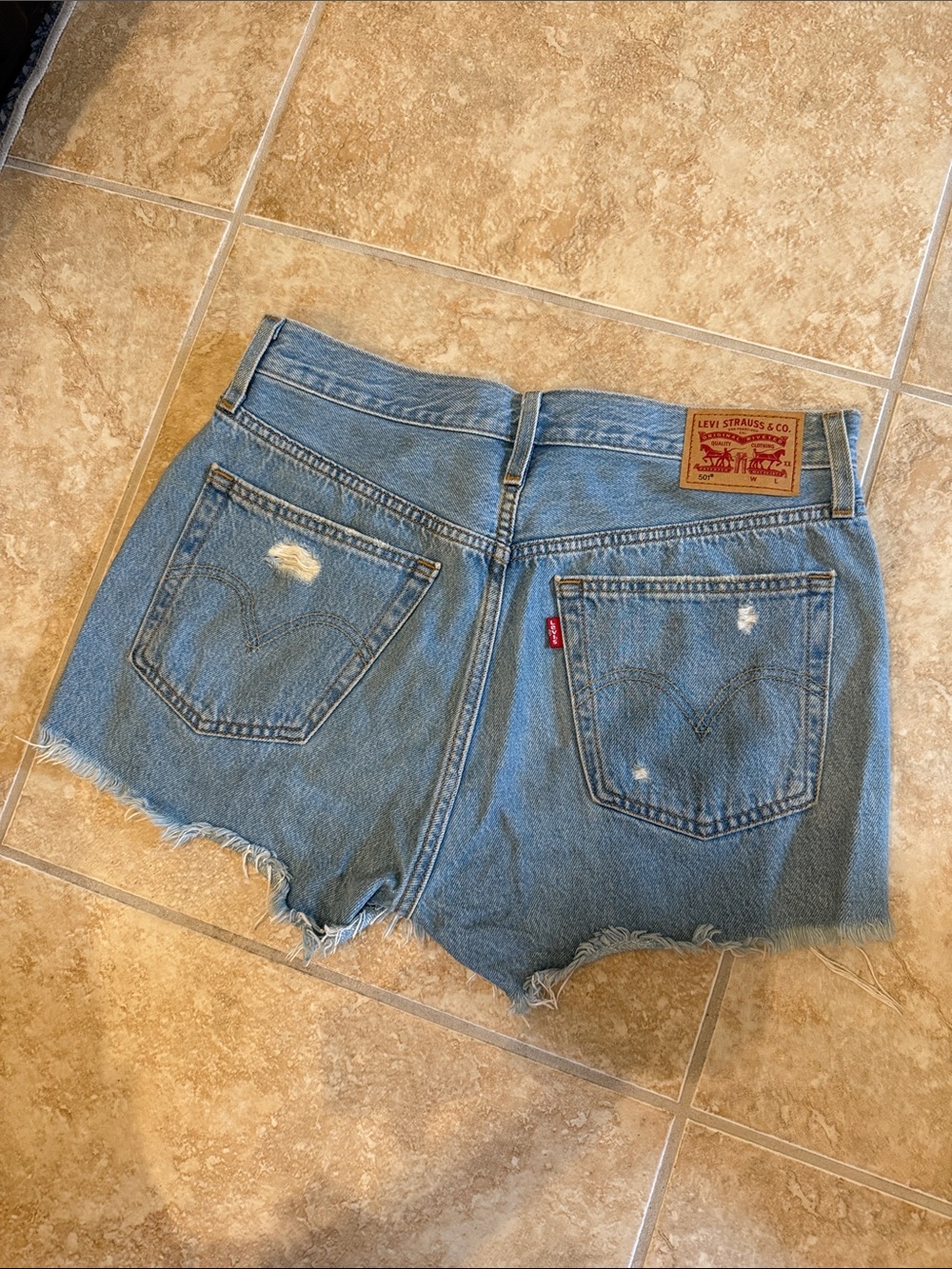 Levi's - Picture 2 of 4